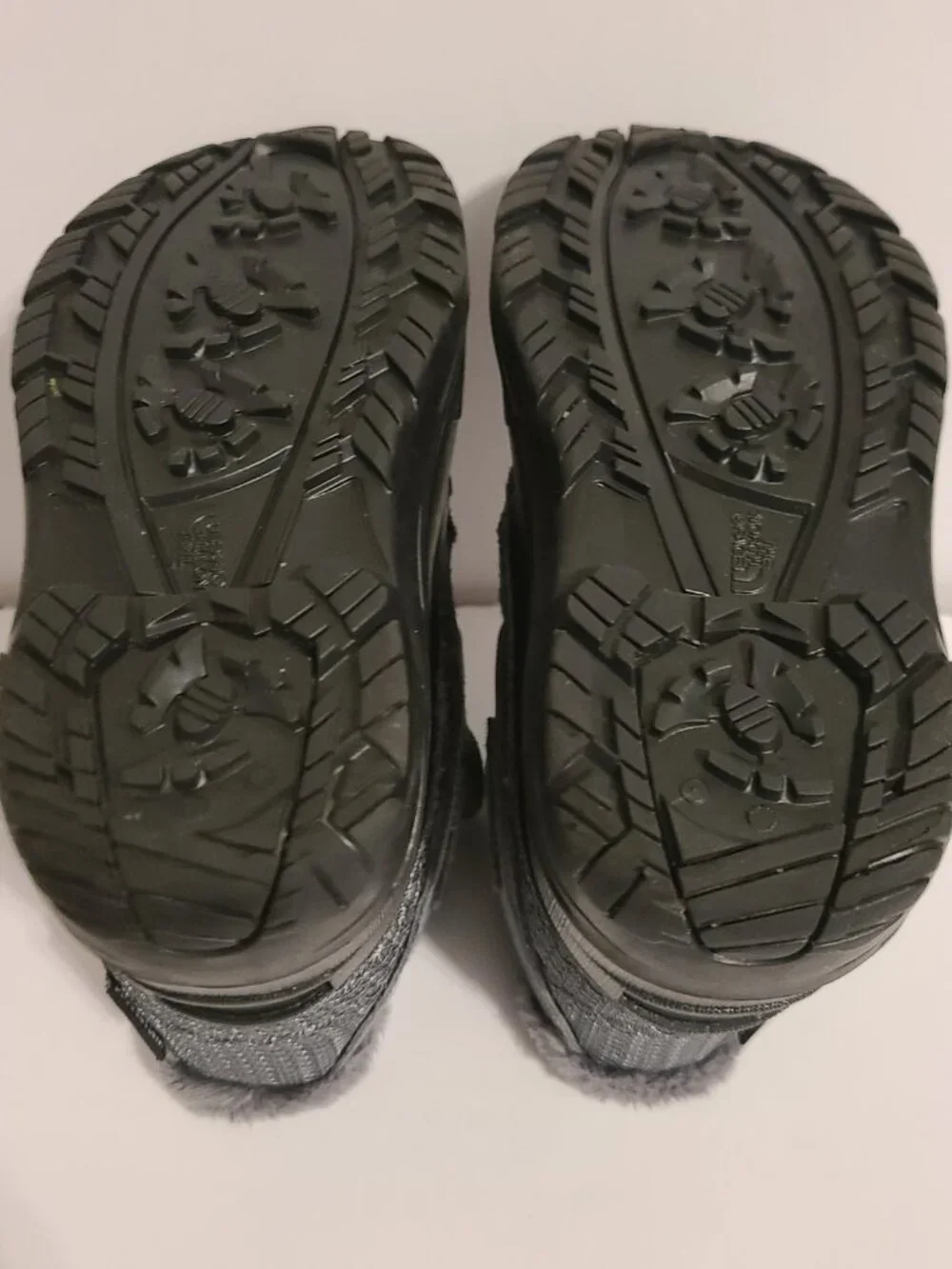 The North Face Toddler Waterproof Winter Snow Boots Size 8 Gray/Black Like New